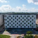 Apartment Premium With Parking, Air Condition And Balcony