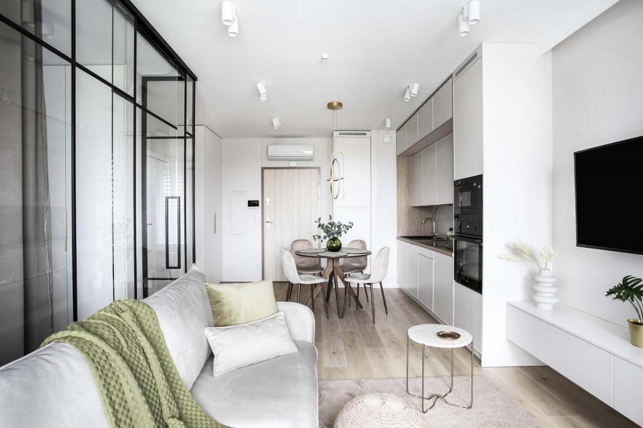 Apartment Premium With Parking, Air Condition And Balcony *