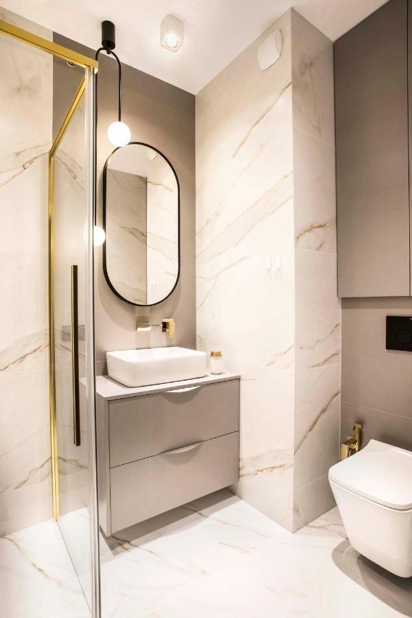 Apartment Premium With Parking, Air Condition And Balcony *